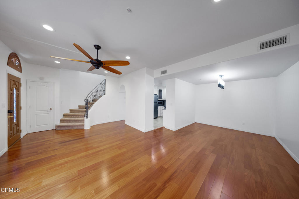 4732 Radford Avenue, Unit 8 Valley Village, CA 91607 - Photo 8 of 37 4732 Radford Ave 8 Valley Village CA 916