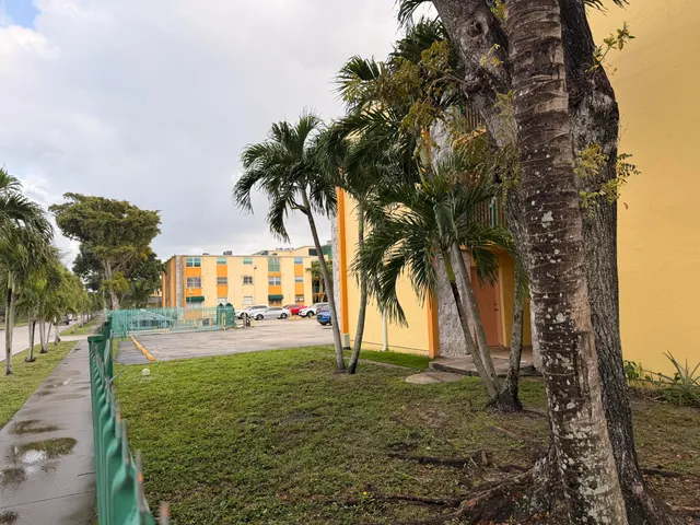 $179,500 | 606 West 81st Street, Unit 111, Hialeah, FL 33014