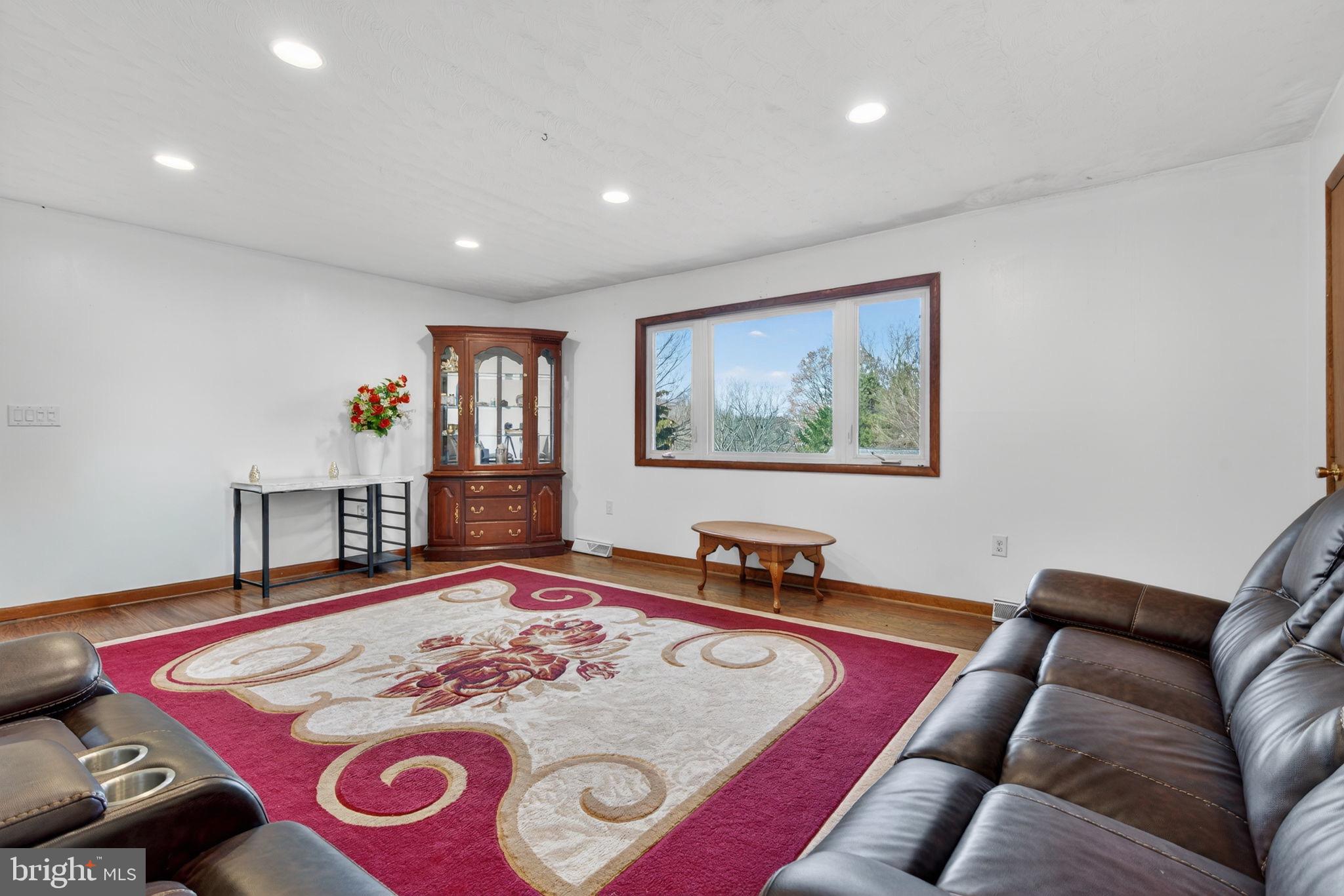 2210 Berkshire Road Lancaster, PA 17603 - Photo 27 of 68 Spacious living area with natural light.
