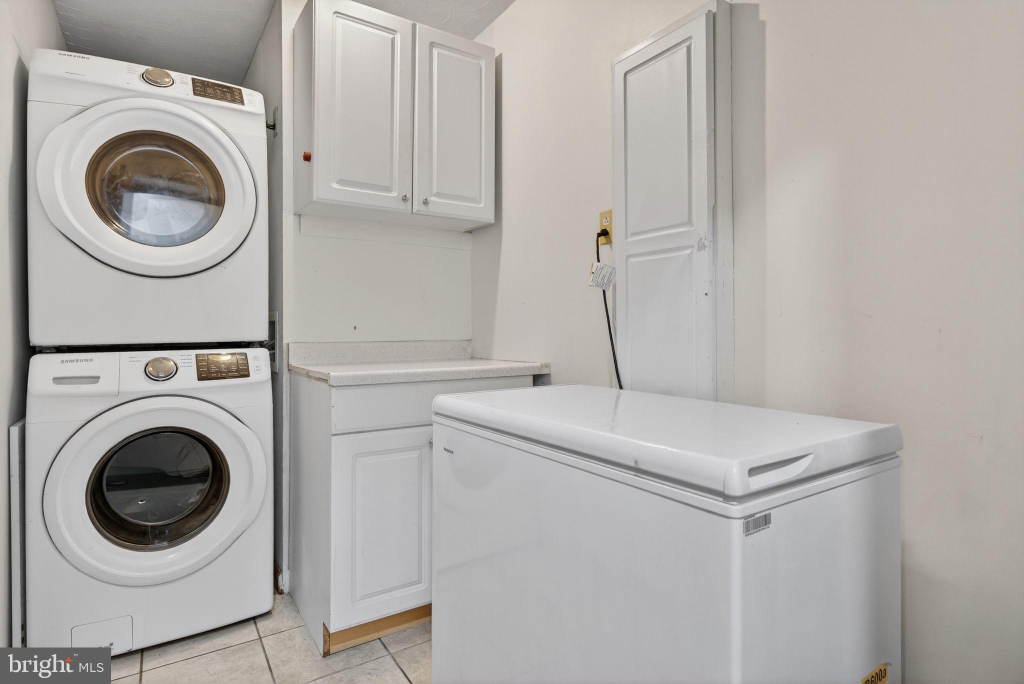 2210 Berkshire Road Lancaster, PA 17603 - Photo 41 of 68 a utility room with dryer and washer