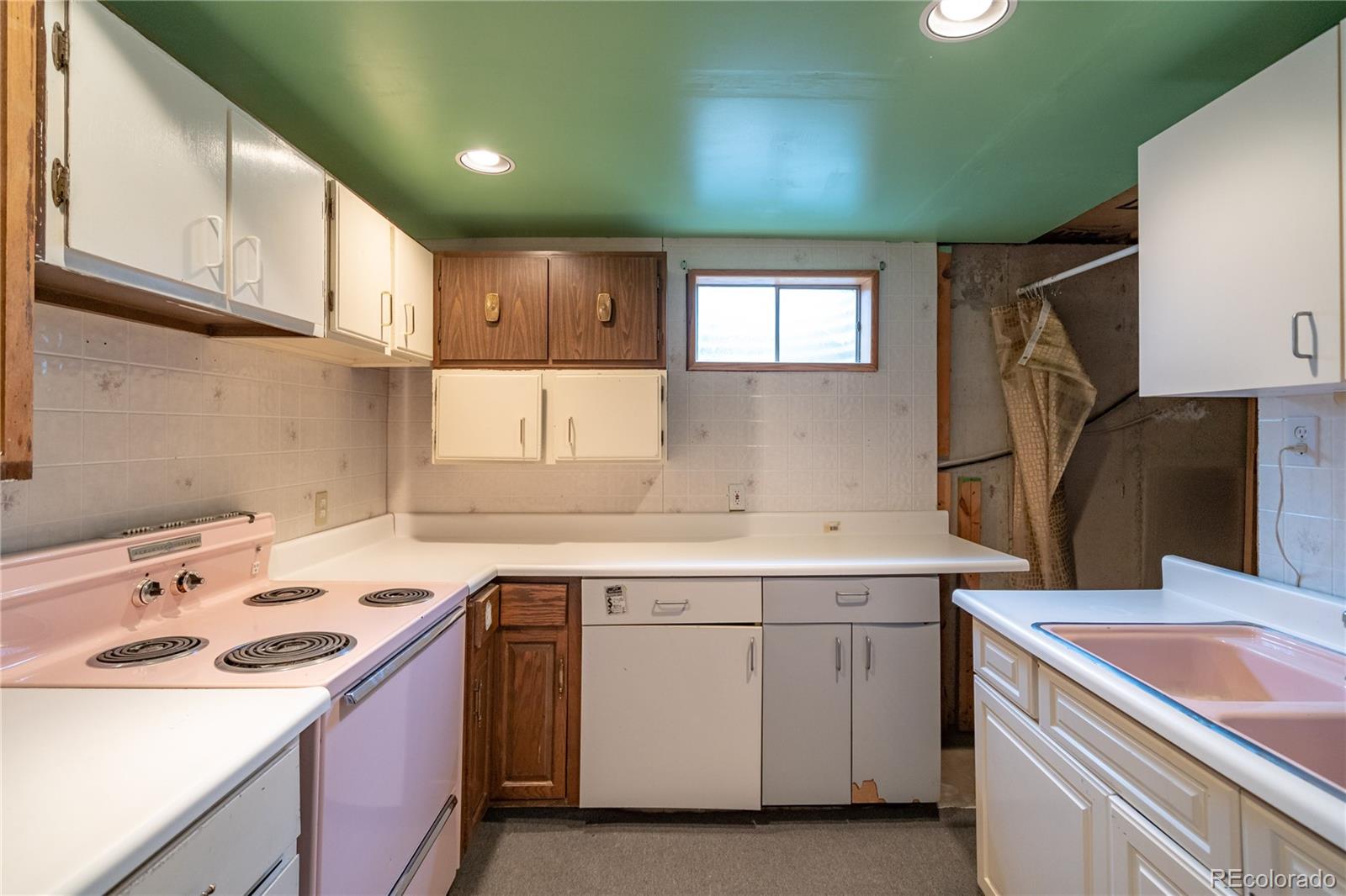 8563 Dover Court Arvada, CO 80005 - Photo 7 of 23