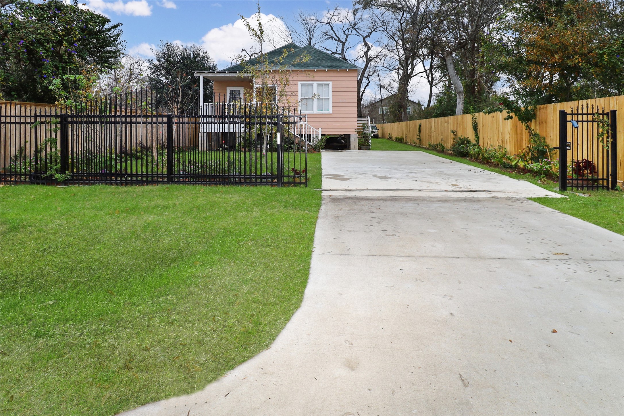 4621 Wiley Road Houston, TX 77093 - Photo 1 of 12