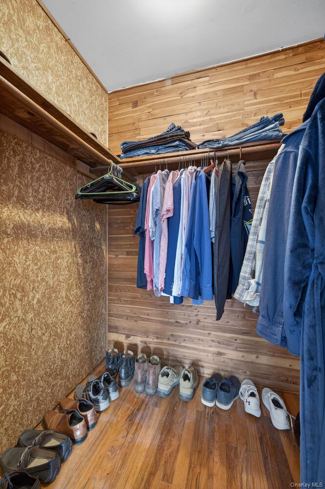 304 Maplewood Road Huntington Station, NY 11746 - Photo 13 of 29