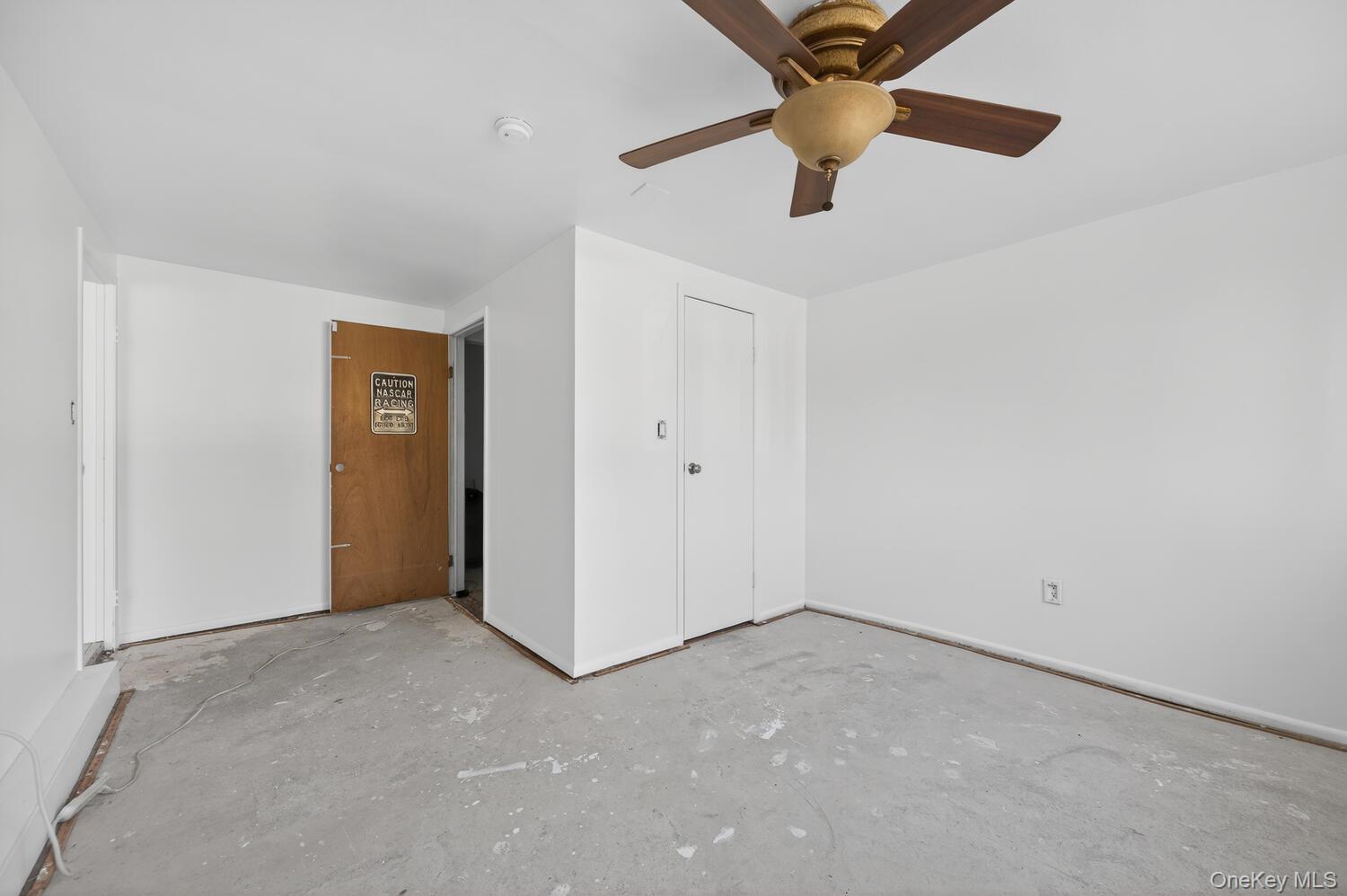 304 Maplewood Road Huntington Station, NY 11746 - Photo 18 of 29