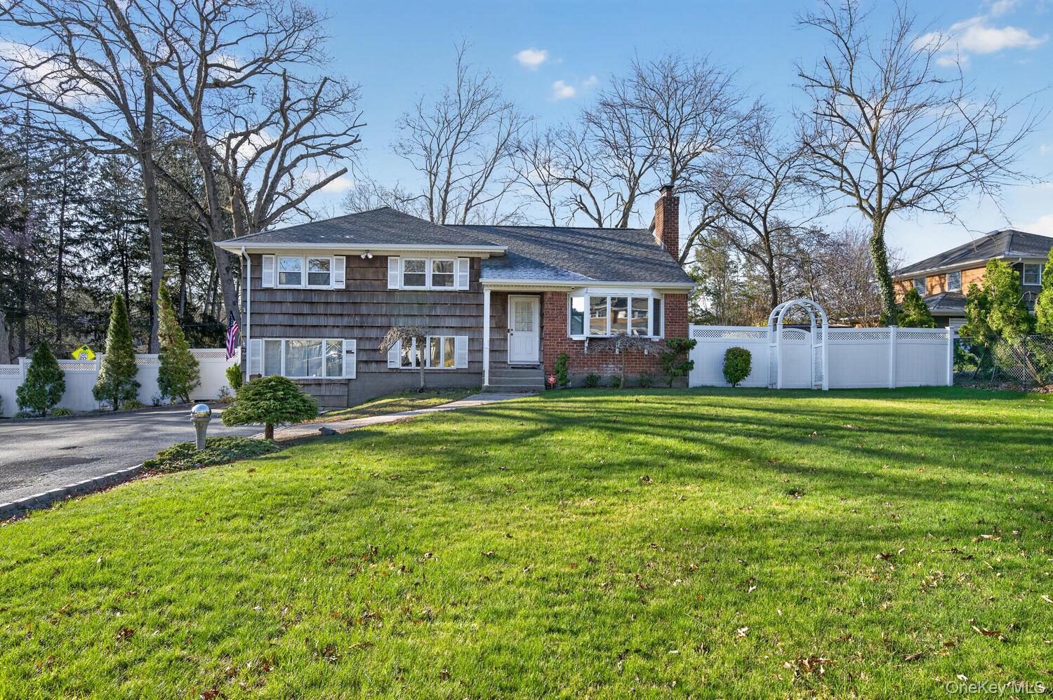 304 Maplewood Road Huntington Station, NY 11746 - Photo 5 of 29