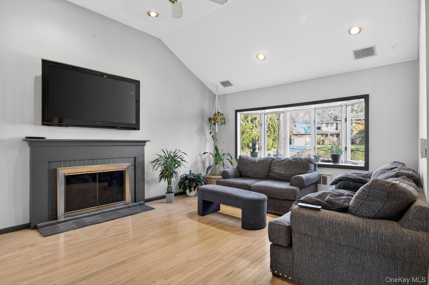 304 Maplewood Road Huntington Station, NY 11746 - Photo 8 of 29