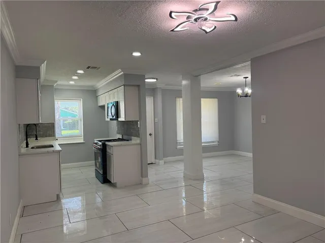 $189,800 | 157 Dillard Drive, Westwego, LA 70094