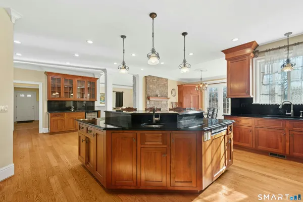 $1,680,000 | 215 Old Mountain Road, Farmington, CT 06032