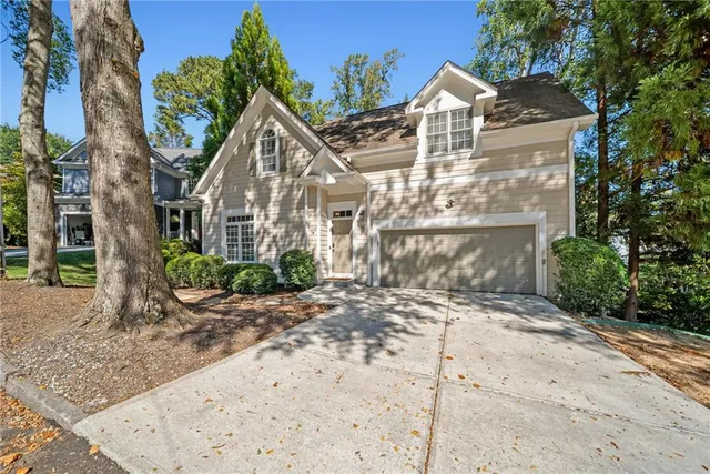 a picture of a bench in a cabinet