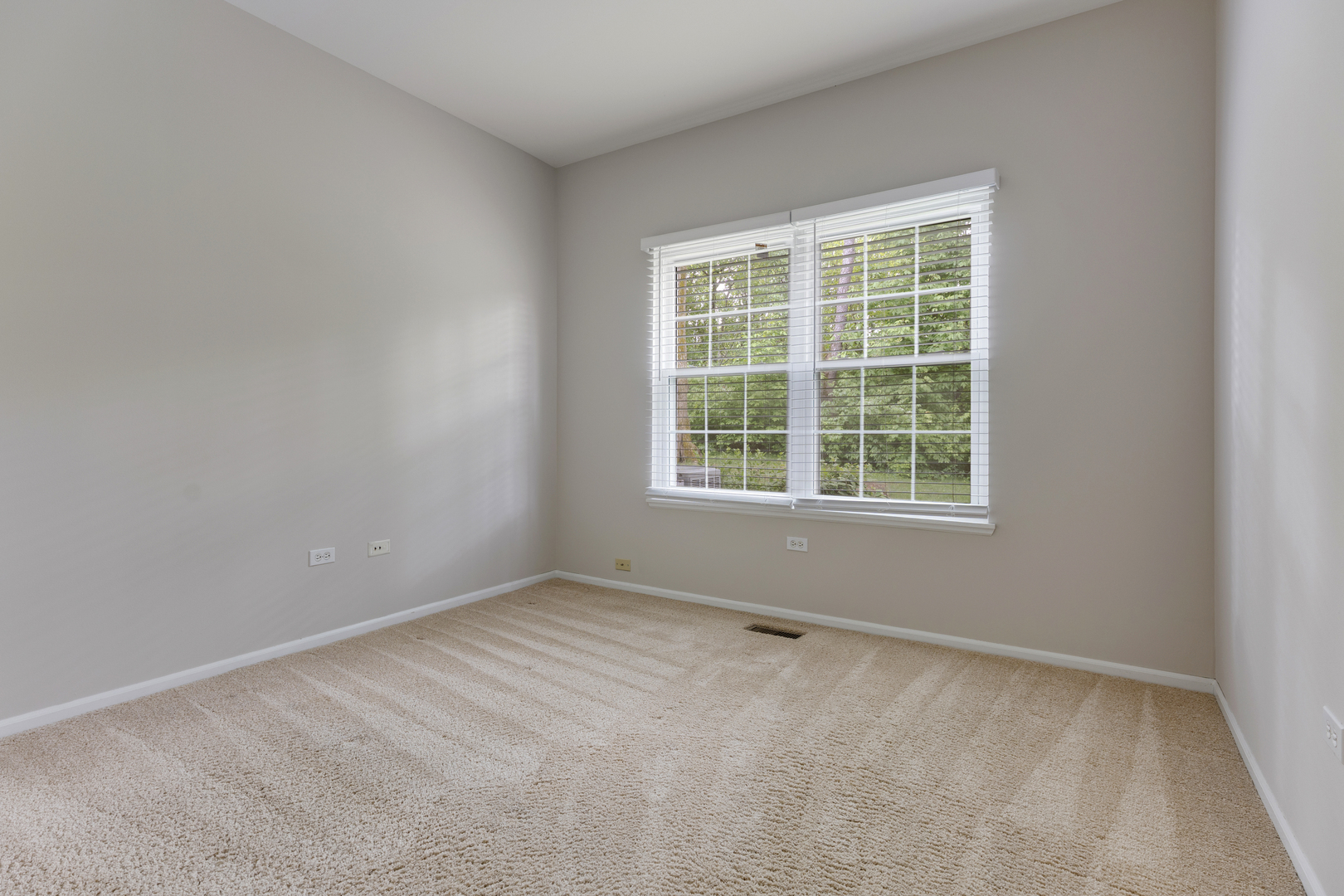 5261 Pebble Lane Crystal Lake, IL 60012 - Photo 11 of 16