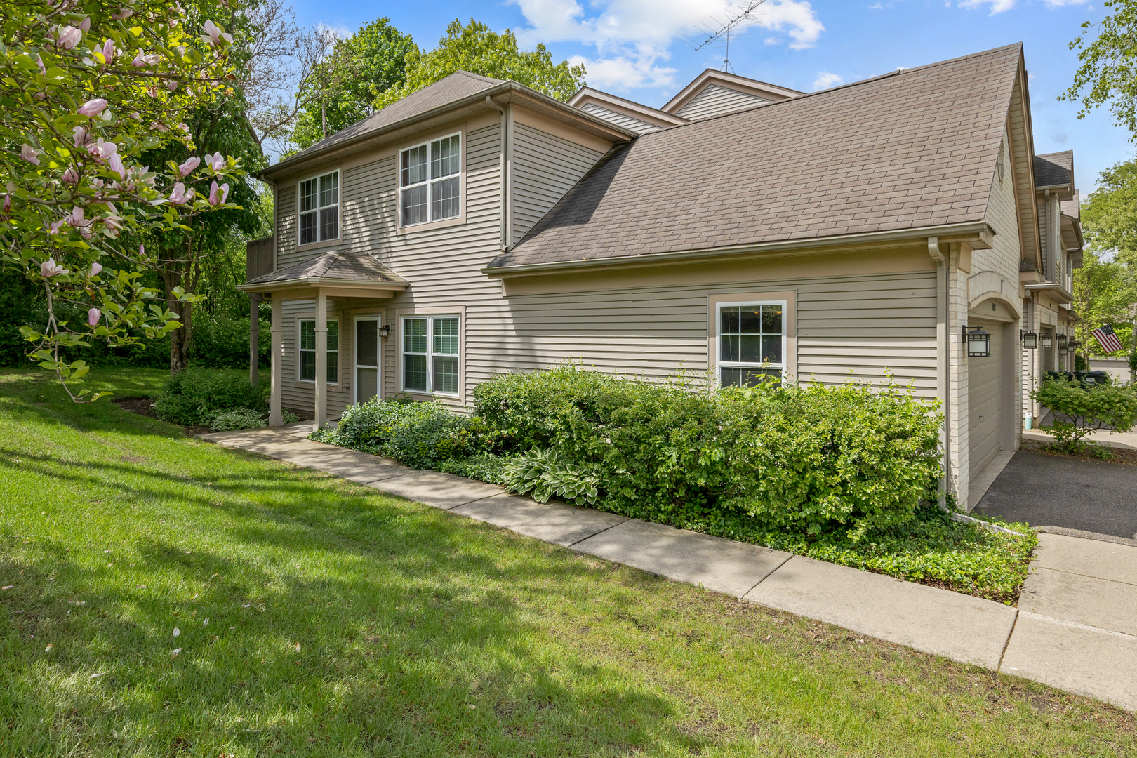 5261 Pebble Lane Crystal Lake, IL 60012 - Photo 2 of 16