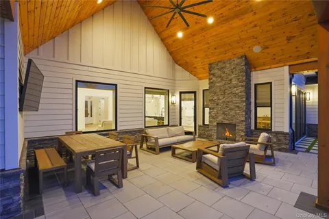 $3,000,000 | 400 Bruyn Turnpike, Wallkill, NY 12589