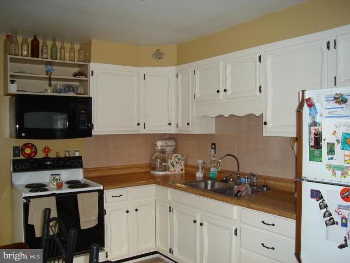 1606 Burke Road Middle River, MD 21220 - Photo 3 of 12 Kitchen