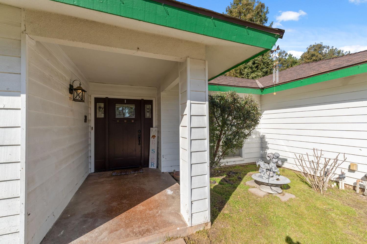 402 Mainberry Drive Madera, CA 93637 - Photo 4 of 34