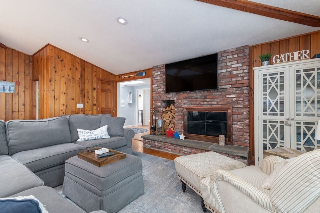 233 Hooppole Road Mashpee, MA 02649 - Photo 6 of 41