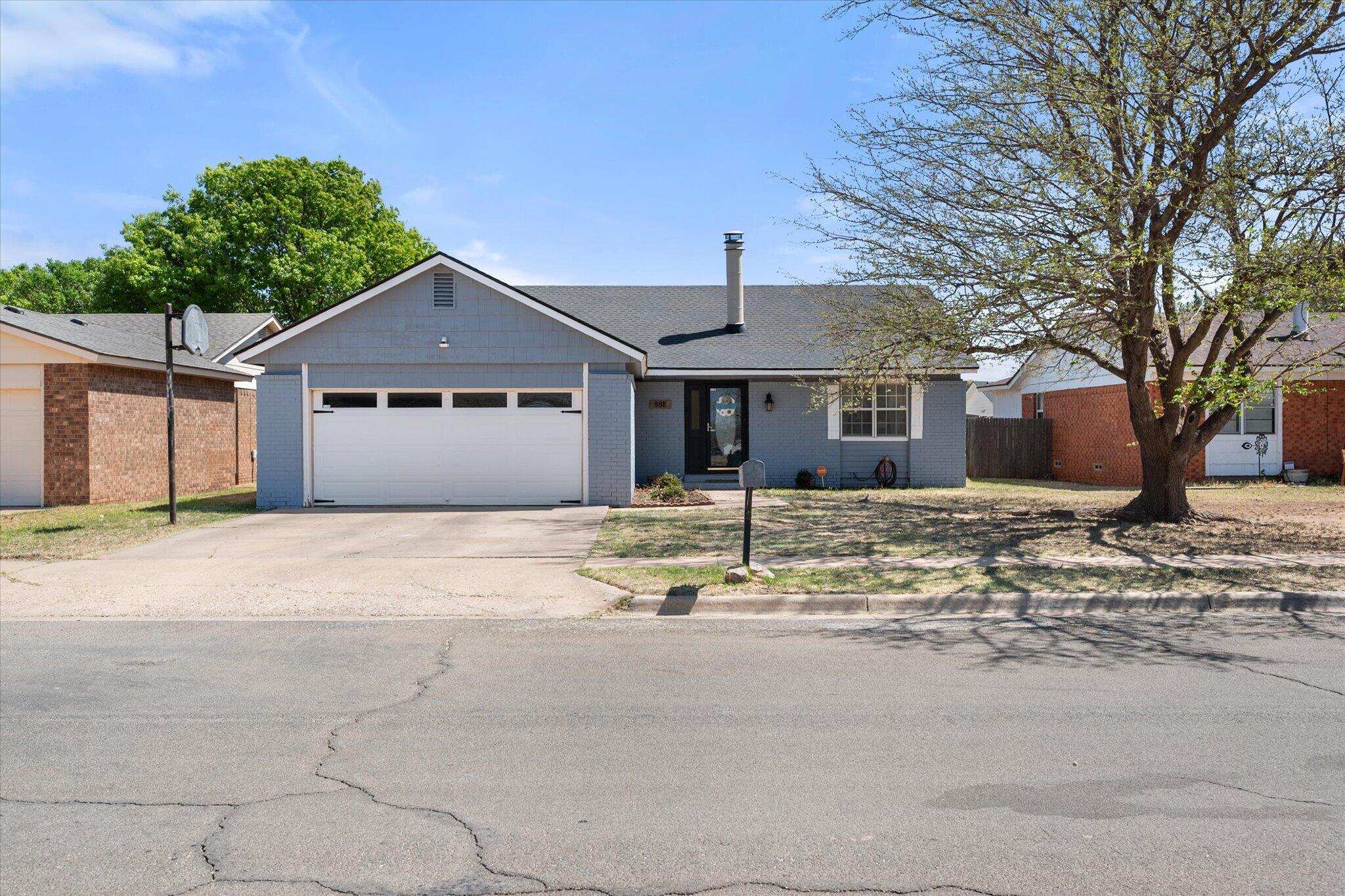 8811 Flint Avenue Lubbock, TX 79423 - Photo 4 of 30 17-8811 Flint_9059