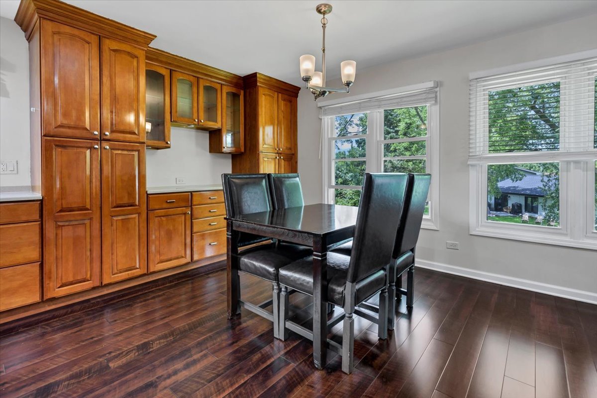 1820 Claremont Road Hoffman Estates, IL 60169 - Photo 9 of 33