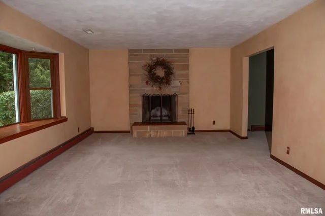 $399,900 | 11 Marty Lane, Macomb, IL 61455