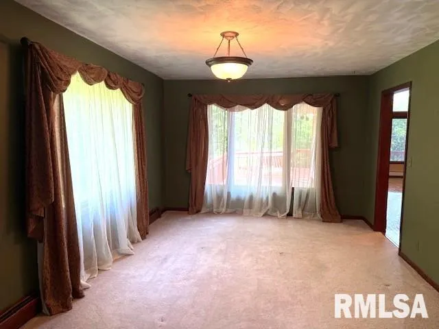 $399,900 | 11 Marty Lane, Macomb, IL 61455