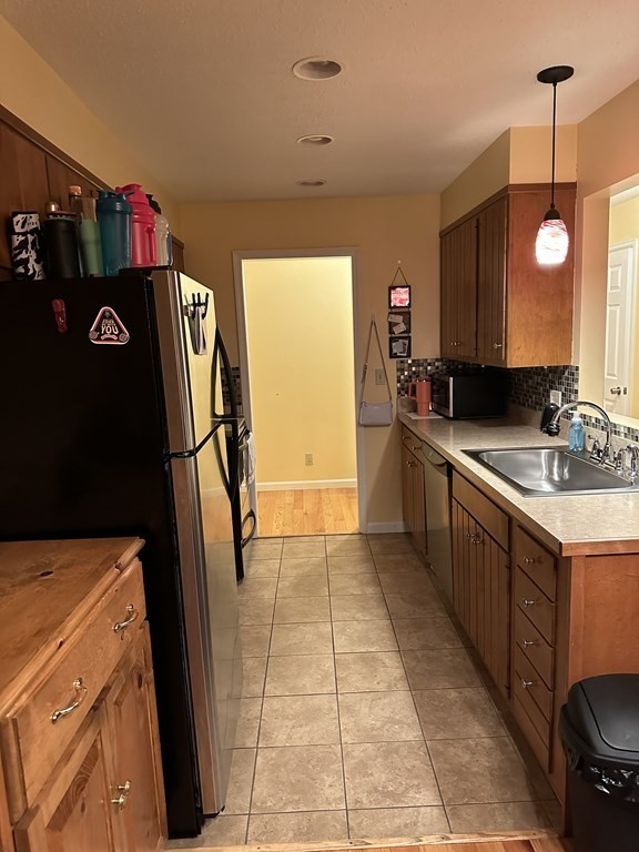 324 Russell Road, Unit 110 Westfield, MA 01085 - Photo 6 of 11 Gallery Image 6