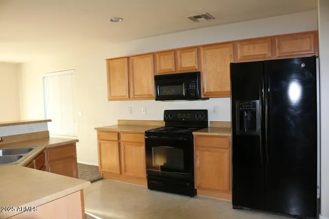 $2,200 | 11292 North 161st Drive, Surprise, AZ 85379
