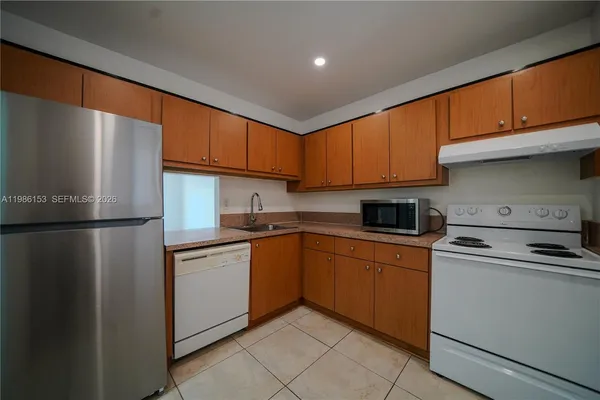 $2,200 | 7920 Camino Real, Unit M401, Miami, FL 33143