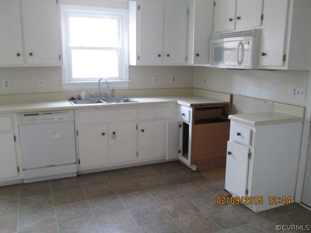 5709 Standing Oak Road Midlothian, VA 23112 - Photo 6 of 13 a kitchen with cabinets appliances and a window
