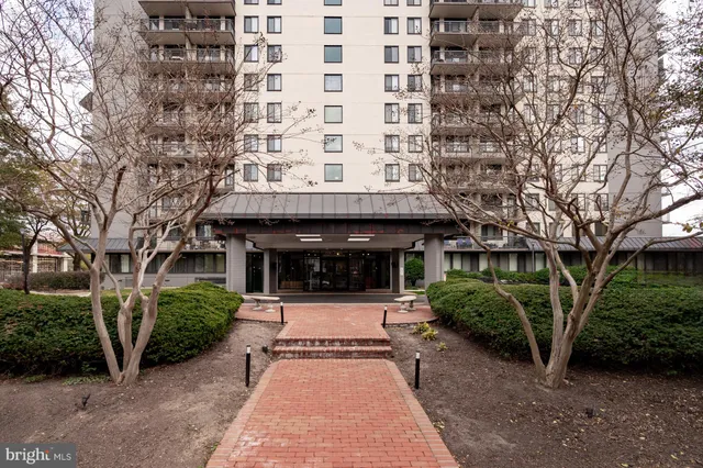 $394,900 | 801 North Pitt Street, Unit 1708, Alexandria, VA 22314