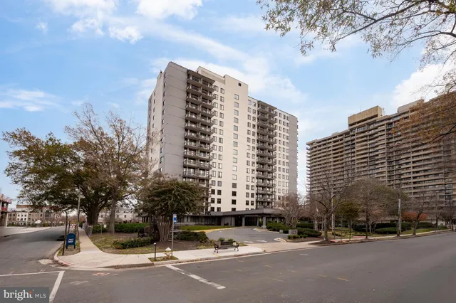 $394,900 | 801 North Pitt Street, Unit 1708, Alexandria, VA 22314