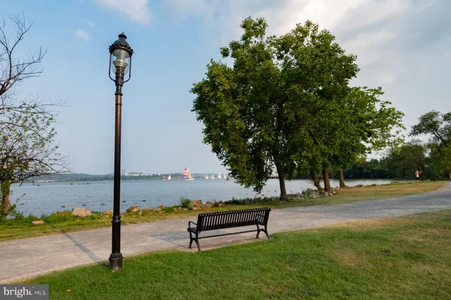 $394,900 | 801 North Pitt Street, Unit 1708, Alexandria, VA 22314