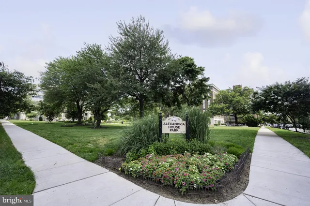 $394,900 | 801 North Pitt Street, Unit 1708, Alexandria, VA 22314