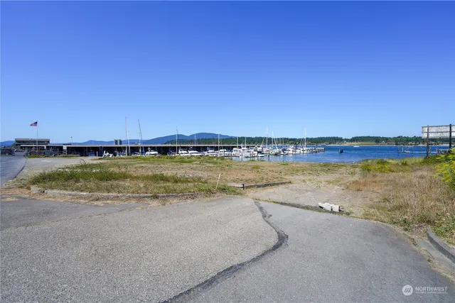 $1,250,000 | 1502 5th Street, Anacortes, WA 98221