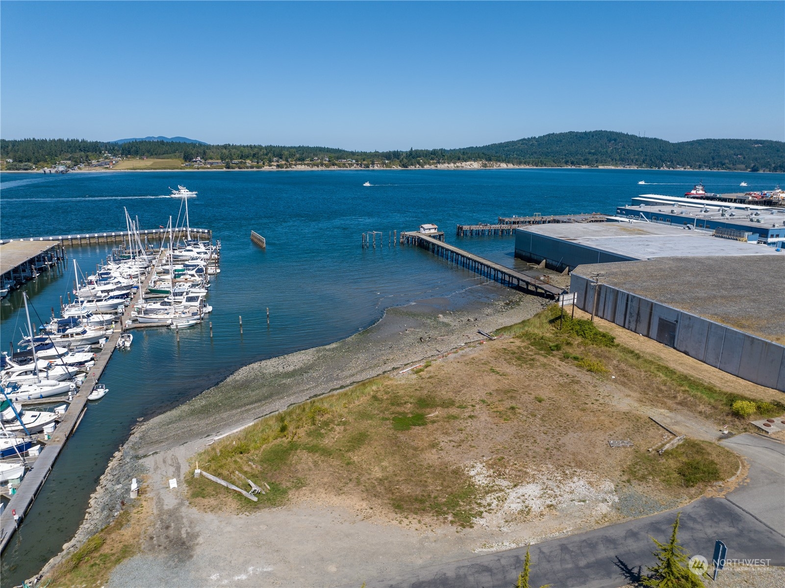 1502 5th Street Anacortes, WA 98221 - Photo 7 of 15 a view of a lake in middle of the town