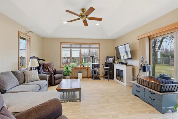 $299,900 | 22 Spencer Village Court, Appleton, WI 54914