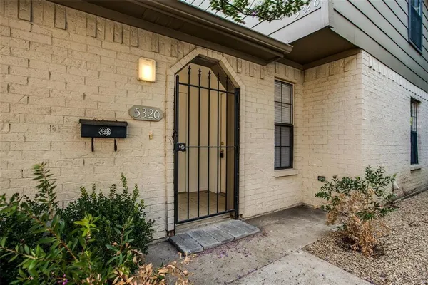$1,700 | 5320 Columbia Avenue, Dallas, TX 75214
