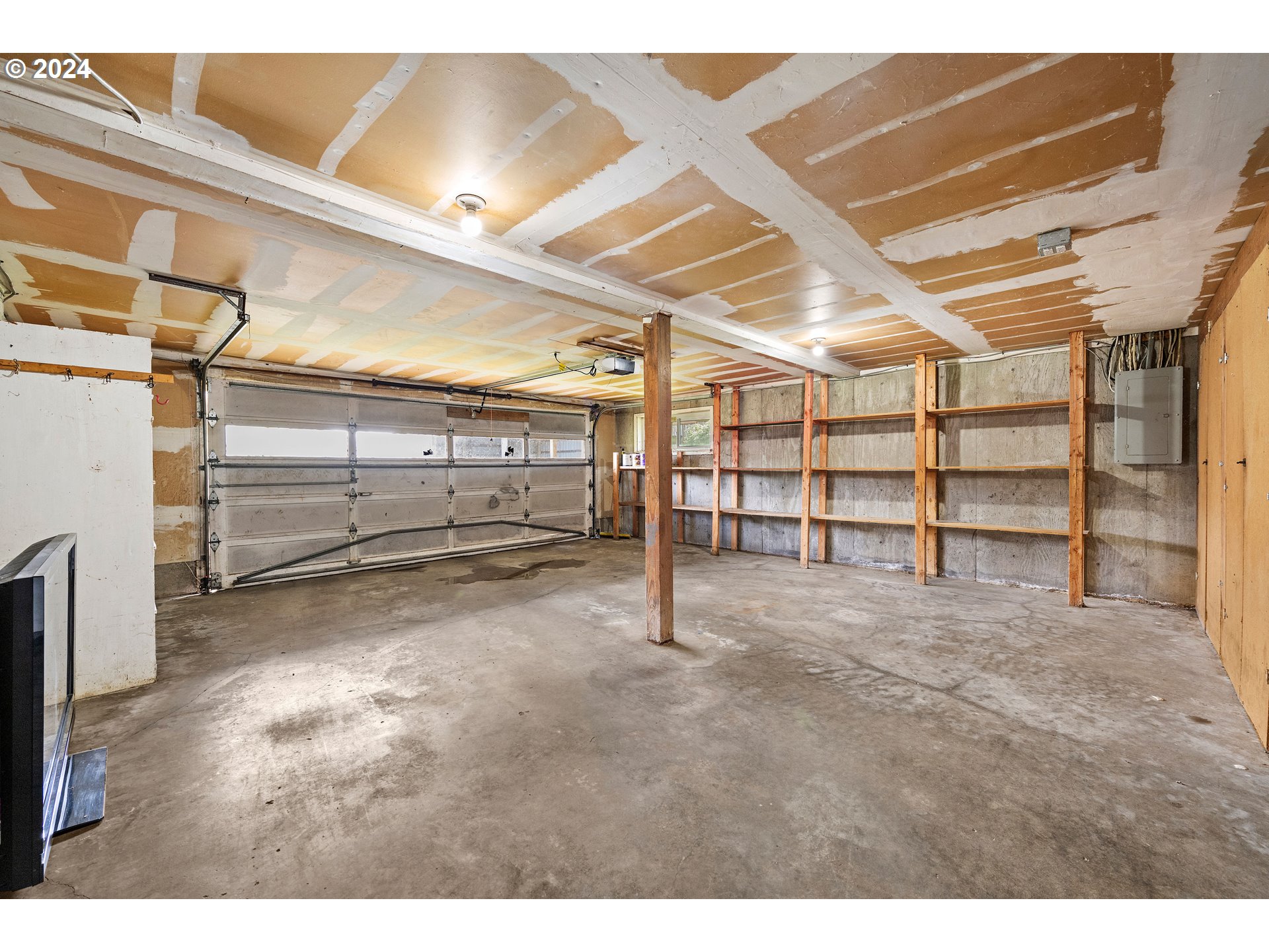 91897 Ridge Road Warrenton, OR 97146 - Photo 22 of 24 a view of a room with a wooden floor