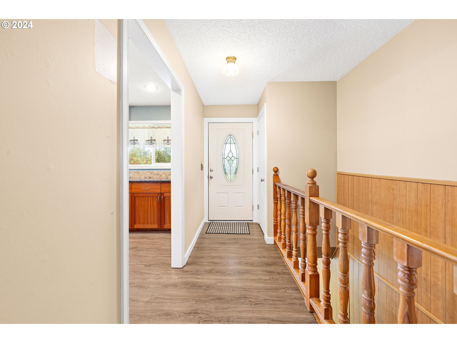 91897 Ridge Road Warrenton, OR 97146 - Photo 4 of 24 a view of a hallway with wooden floor