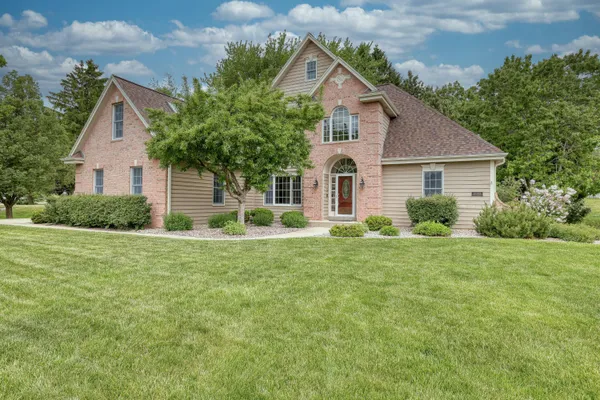 $925,000 | N27W26292 Crestview Drive, Pewaukee, WI 53072