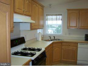 87 Oak Ridge Lane Manahawkin, NJ 08050 - Photo 4 of 12 Gallery Image 4