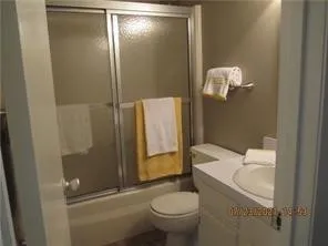 $1,300 | 52 Woodland Drive, Unit 204, Vero Beach, FL 32962