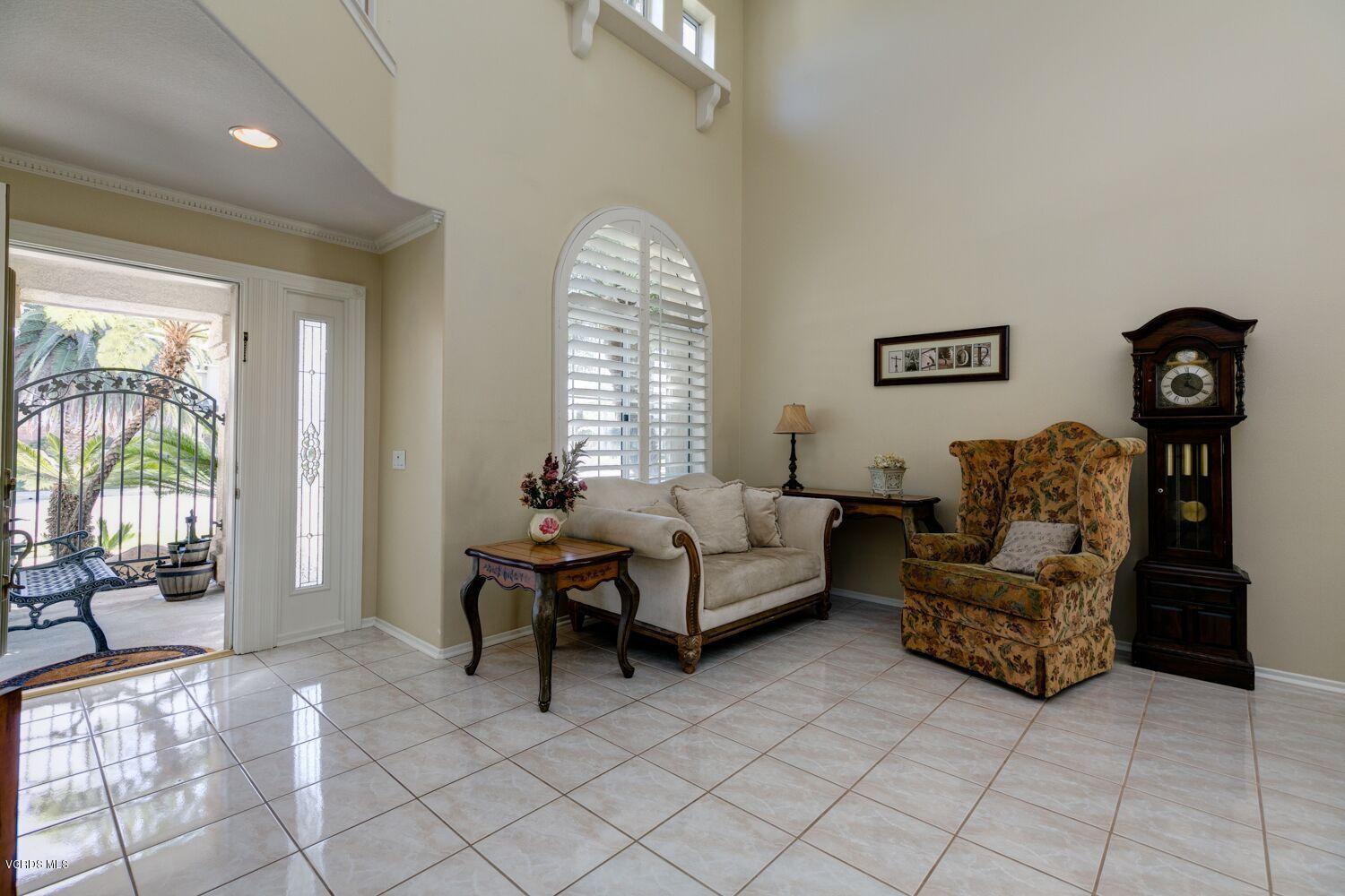 9393 Hollister Street Ventura, CA 93004 - Photo 7 of 34 TwoFishDigital_9393Hollister-8_preview