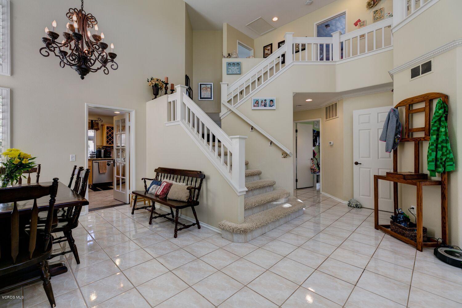 9393 Hollister Street Ventura, CA 93004 - Photo 8 of 34 TwoFishDigital_9393Hollister-9_preview