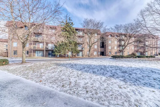 $130,000 | 830 Elder Road, Unit B303, Homewood, IL 60430