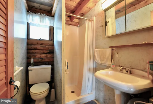 a view of a storage & utility room with washer and dryer