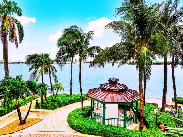 $613,900 | 2650 Lake Shore Drive, Unit 1705, Riviera Beach, FL 33404