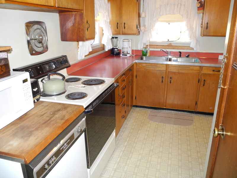 5132 Hazelridge Road Northwest Roanoke, VA 24012 - Photo 6 of 15 Eat-in Kitchen