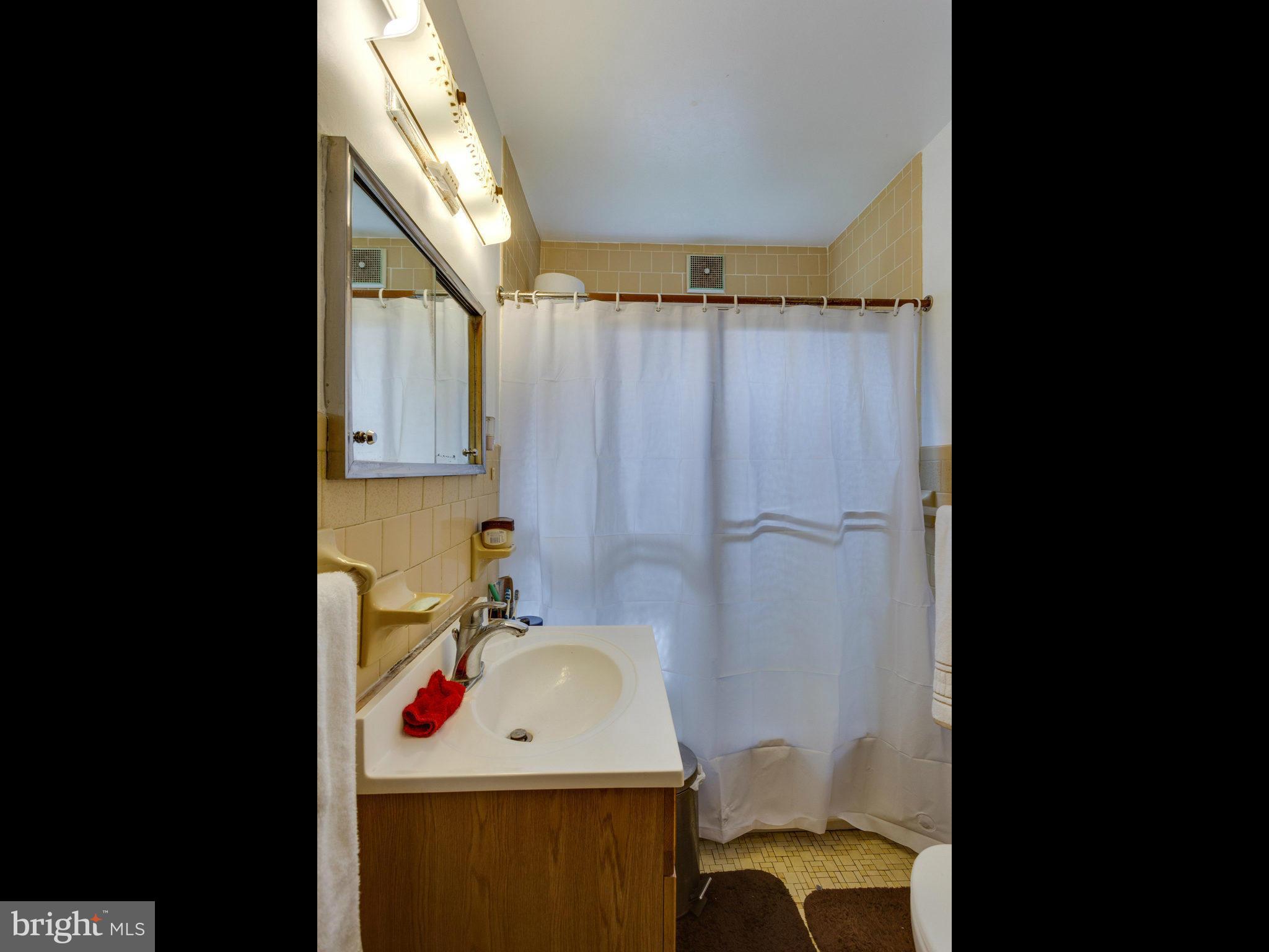 1724 Olney Road Falls Church, VA 22043 - Photo 13 of 30 Bath (Master)