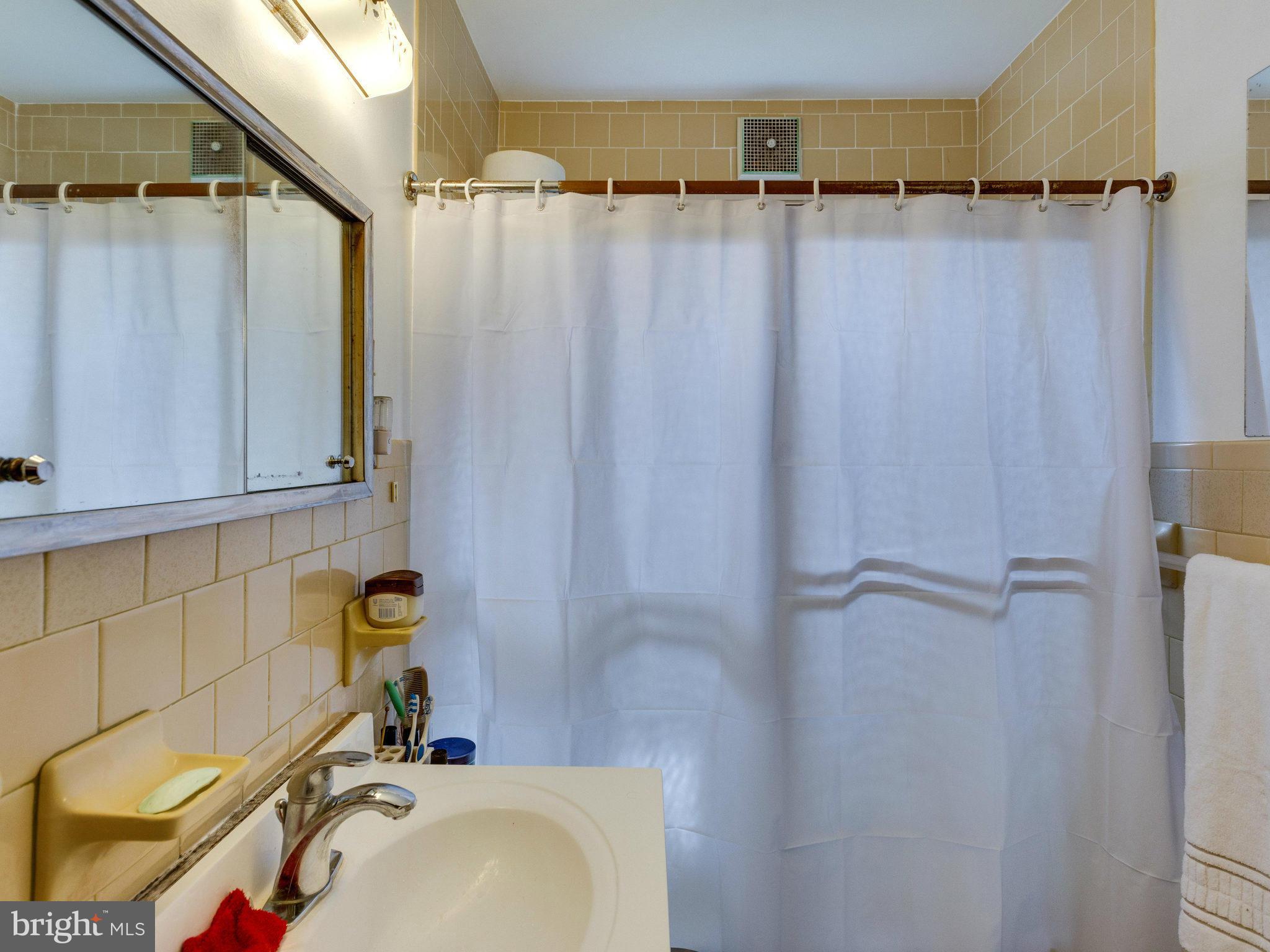 1724 Olney Road Falls Church, VA 22043 - Photo 14 of 30 Bath (Master)