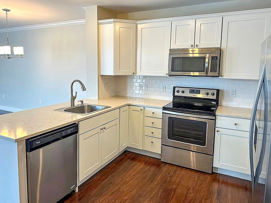 978 Worcester Street, Unit 403 Wellesley, MA 02482 - Photo 3 of 8