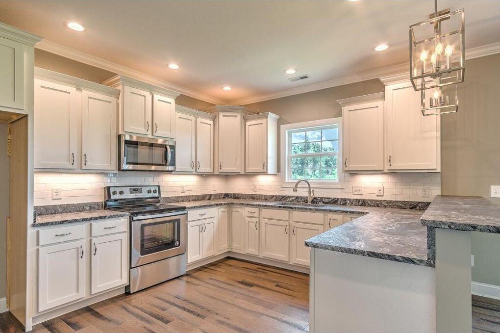 138 Rhetts Way Jonesborough, TN 37659 - Photo 3 of 3 138 Rhetts Way Kitchen